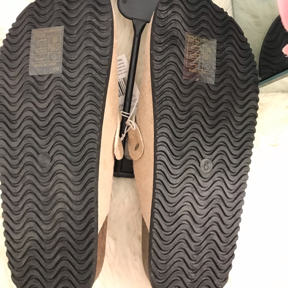 Women’s Clogs - Picture 5 of 5